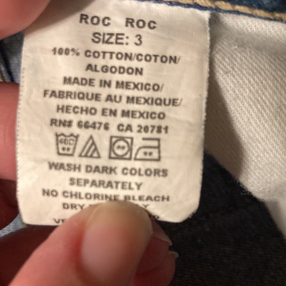 Tommy Hilfiger mid rise button front flared jeans like new - Picture 6 of 6